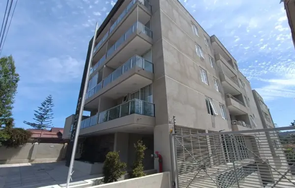 ¡VIVE EN EL CORAZÓN DE VILLA ALEMANA! Amplio Depto. a Pasos del Metro