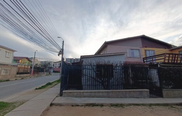 Casa Esquina con Local Comercial – Villa Alemana