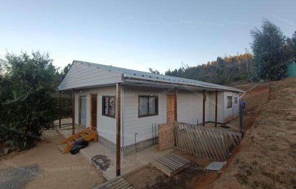 Se vende parcela de 5.000 m² con casa de 100 m² en el sector de Cajón de Lebu, cercana a Fuerte Aguayo, Viña del Mar.